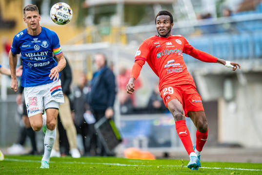 Trelleborgs Fredrik Liverstam och Värnamos Christian Moses