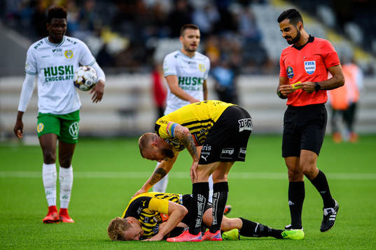 Häckens Gustav Berggren har ont