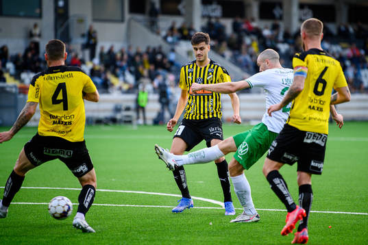 Hammarbys Jon Gudni Fjoluson gör 0-1