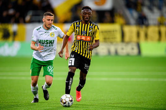 Hammarbys Jeppe Andersen och Häckens Benie Adama Traore