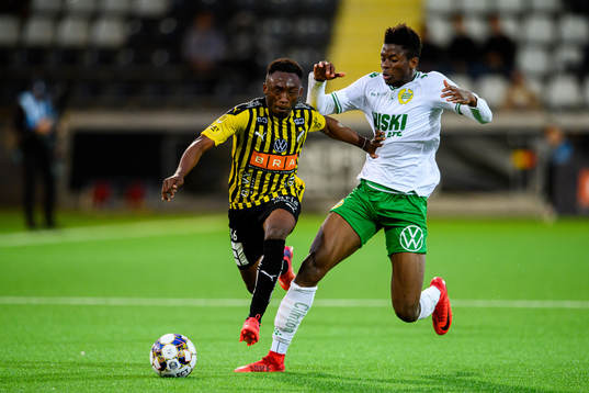 Häckens Benie Adama Traore och Hammarbys Aziz Mohammed