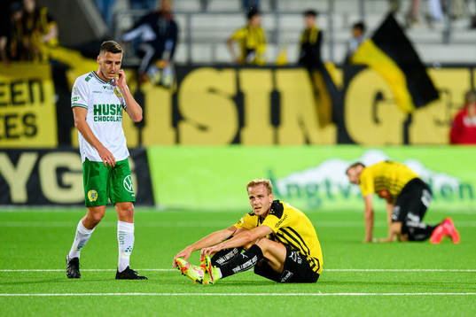 Hammarbys Jeppe Andersen och Häckens Jasse Tuominen deppar
