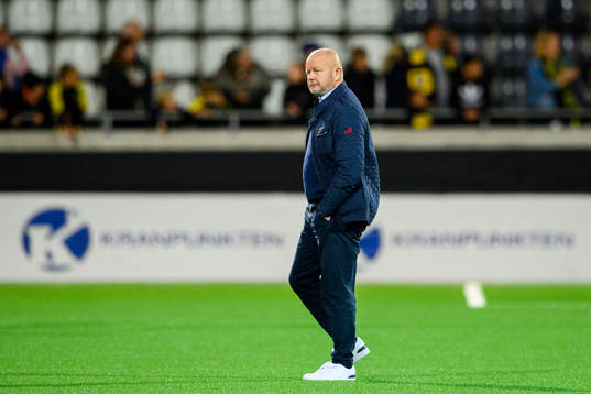 Häckens tränare Per-Mathias Högmodeppar