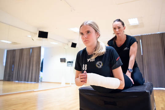 s Tilde Utbult tränar med sin personliga tränare och