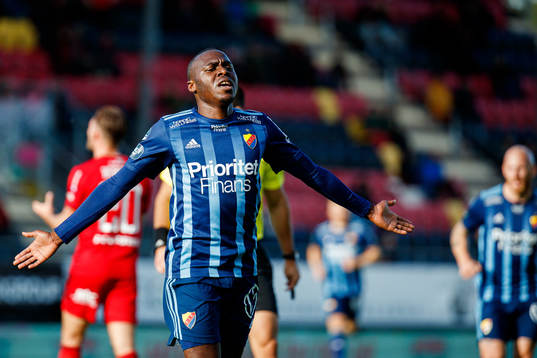 Djurgårdens Edward Chilufya jublar