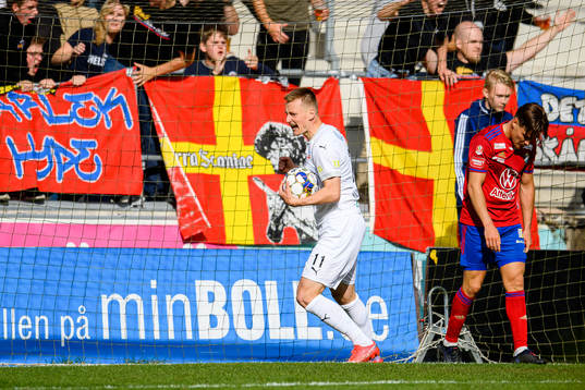 Helsingborgs Rasmus Karjalainen jublar