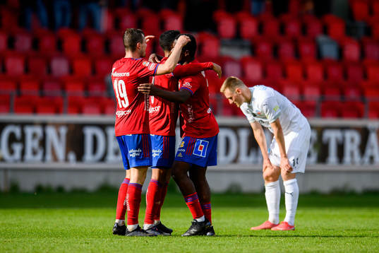 Östers spelare jublar