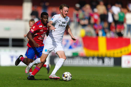 Helsingborgs Rasmus Jönsson jagas av Östers Manasse Kusu