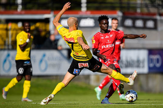 Elfsborgs Emmanuel Boateng och Mjällbys Viktor Gustafson