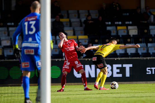 Elfsborgs Rasmus Alm och Mjällbys Carlos Moros Gracia