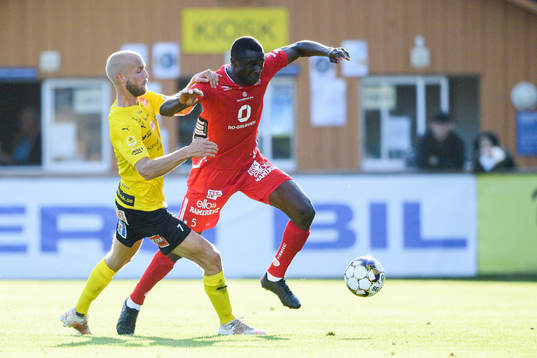 Mjällbys Viktor Gustafson och Elfsborgs Maudo Lamine