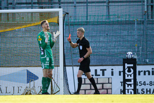 Elfsborgs målvakt Tim Rönning får rött kort