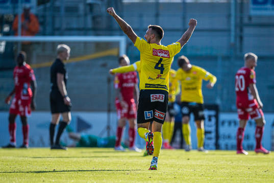 Mjällbys Max Watson jublar