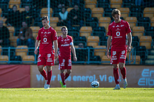 Elfsborgs Simon Olsson  och Samuel Holmén deppar