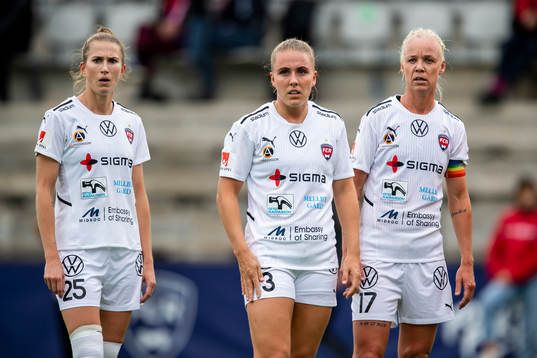 Rosengårds Emma Berglund, Gudrun Arnardottir och Caroline