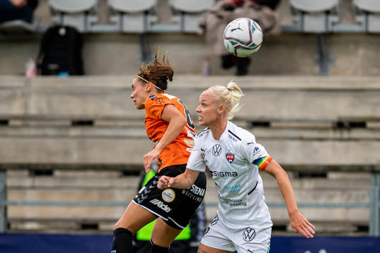 Kristianstads Alice Nilsson  och Rosengårds Caroline Seger