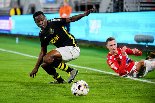 s Erick Otieno och Degerfors Erik Lindell