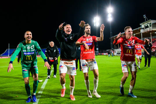 Degerfors målvakt Alfie Malik Whiteman, Victor Edvardsen<,