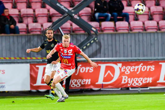 s Zachary Elbouzedi och Degerfors Karl Axel Lindahl