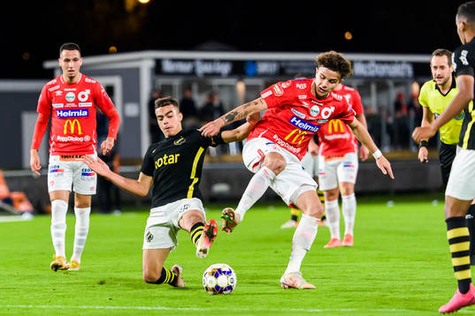 s Yasin Ayari och Degerfors Justin Salmon