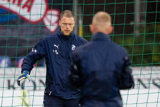 Halmstads målvakt Malkolm Nilsson Säfqvist före