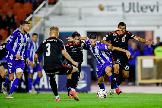 IFK Göteborgs Kevin Yakob i en kamp mot Kalmars Noah