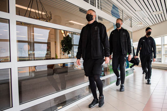 Lasse Nielsen, physiotherapist Alexander Nilsson and Jo