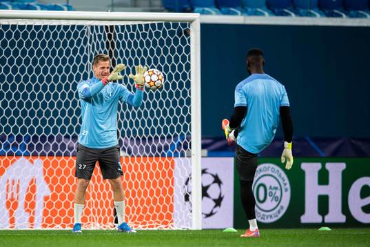 Goalkeeper Johan Dahlin of Malmö FF