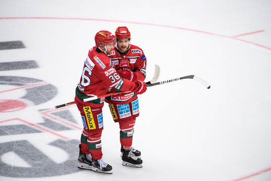 Modos Sebastian Ohlsson och Tanner Macmaster jublar