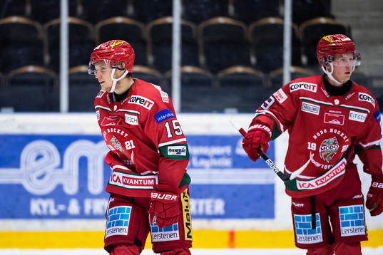 Modos Filip Sveningsson jublar