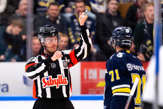Domare Filip Eriksson tecknar för hög klubba