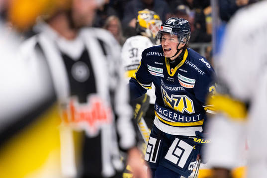s Måns Lindbäck jublar
