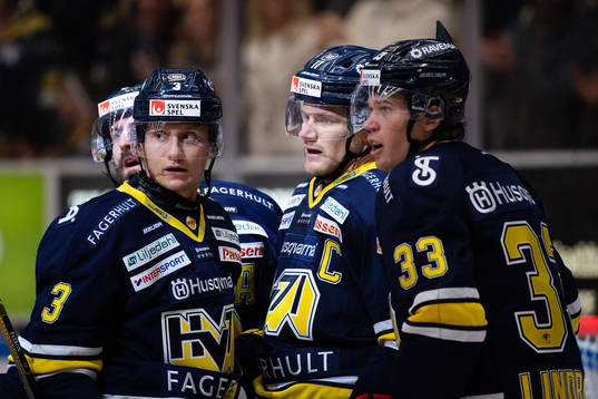 s Daniel Bertov, Simon Önerud och Måns Lindbäck jublar