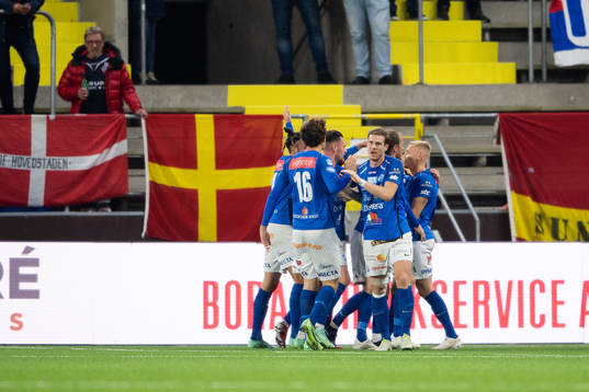 Norrbys Viktor Bergh jublar