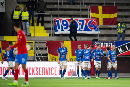 Norrbys Viktor Bergh jublar