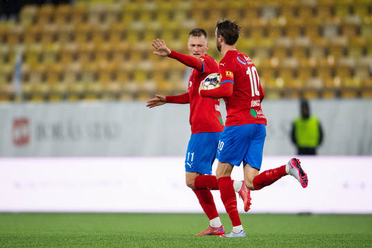 Helsingborgs Rasmus Jönsson jublar med Rasmus Karjalainen
