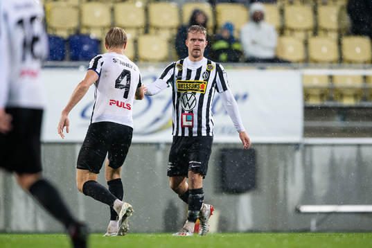 Landskronas Robin Hofsö jublar