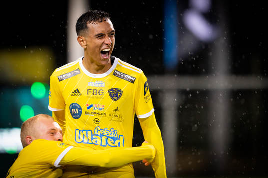 Falkenbergs Oliver Hintsa jublar