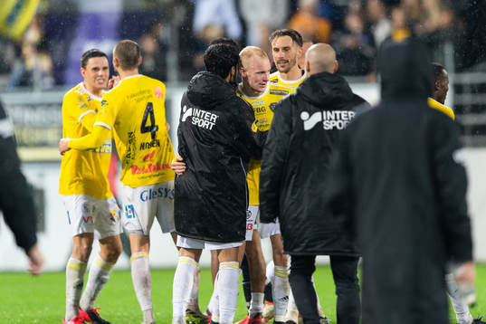 Falkenbergs spelare jublar