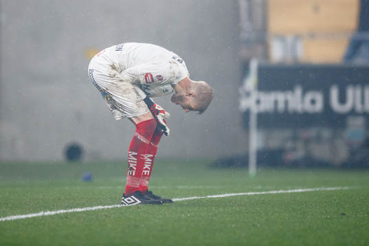 Örgrytes målvakt Fredrik Andersson deppar