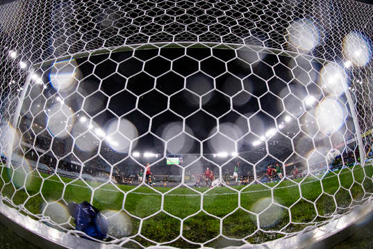 GAIS Richard Yarsuvat skjuter 1-1 bakom Örgrytes målvakt