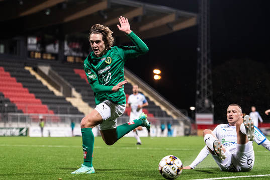 Jönköpings Erik Johansson +under fotbollsmatchen i