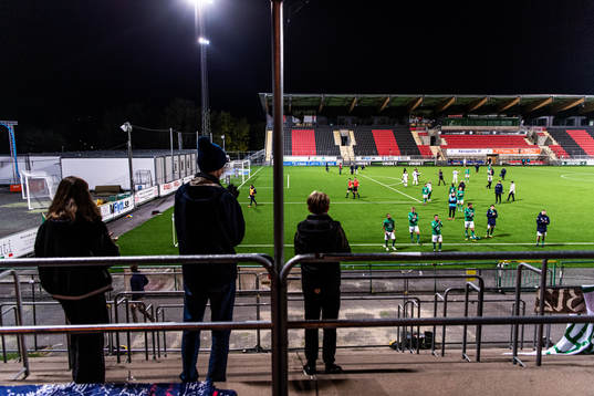 Jönköpings spelare tackar publiken