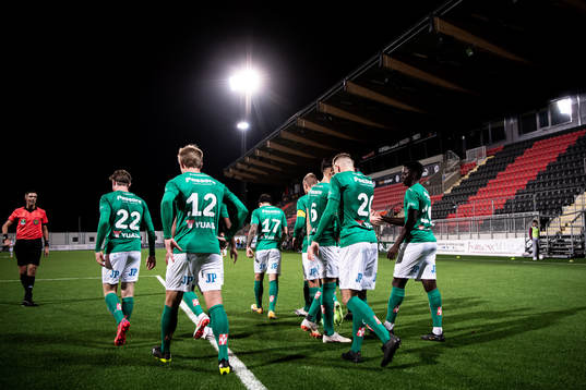 Jönköpings Eric Johana Omondi jublar med lagkamrater