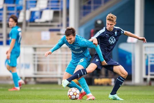 Ruslan Khailoev of Zenit and Hugo Bolin of Malmö FF