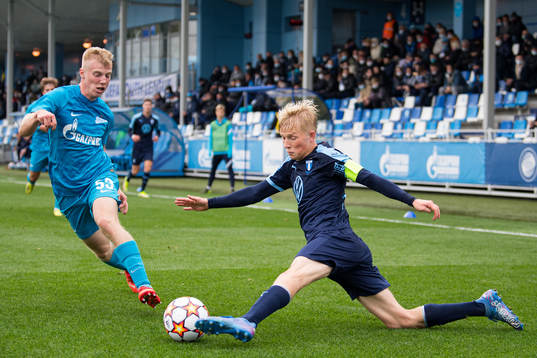 Aleksandr Sandrachuk of Zenit and Melker Widell of Malmö FF