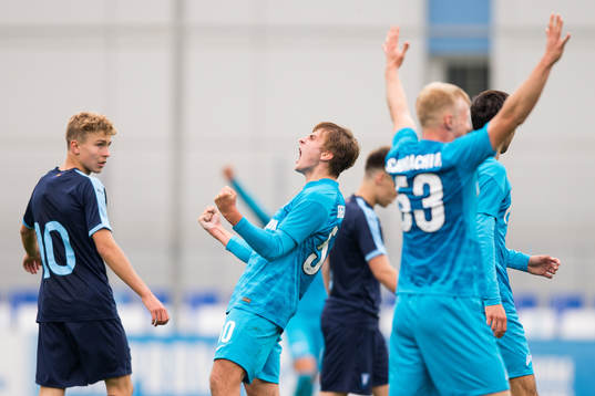 Aleksandr Emelianov of Zenit celebrates
