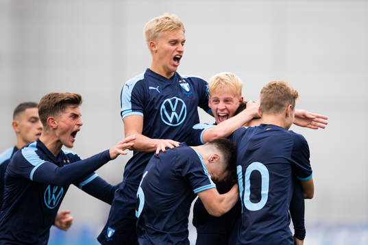Lorik Konjuhi, Ludvig Nicklasson and Emil Lindman celebrate