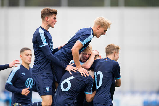 Lorik Konjuhi, Ludvig Nicklasson and Emil Lindman celebrate