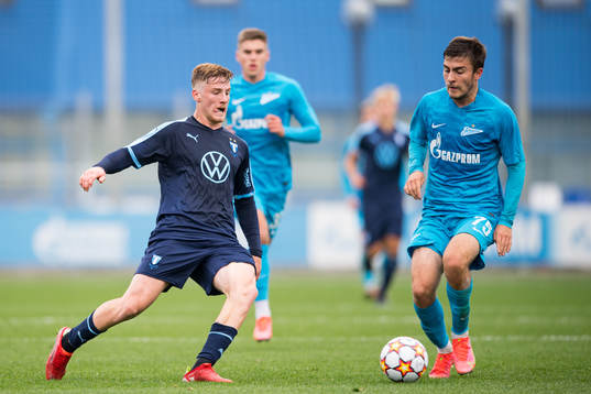 Markus Björkqvist of Malmö FF and Ruslan Khailoev of Zenit